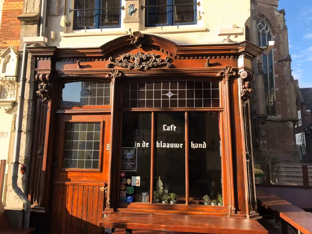 Nijmegen stadwandeling kijk omhoog